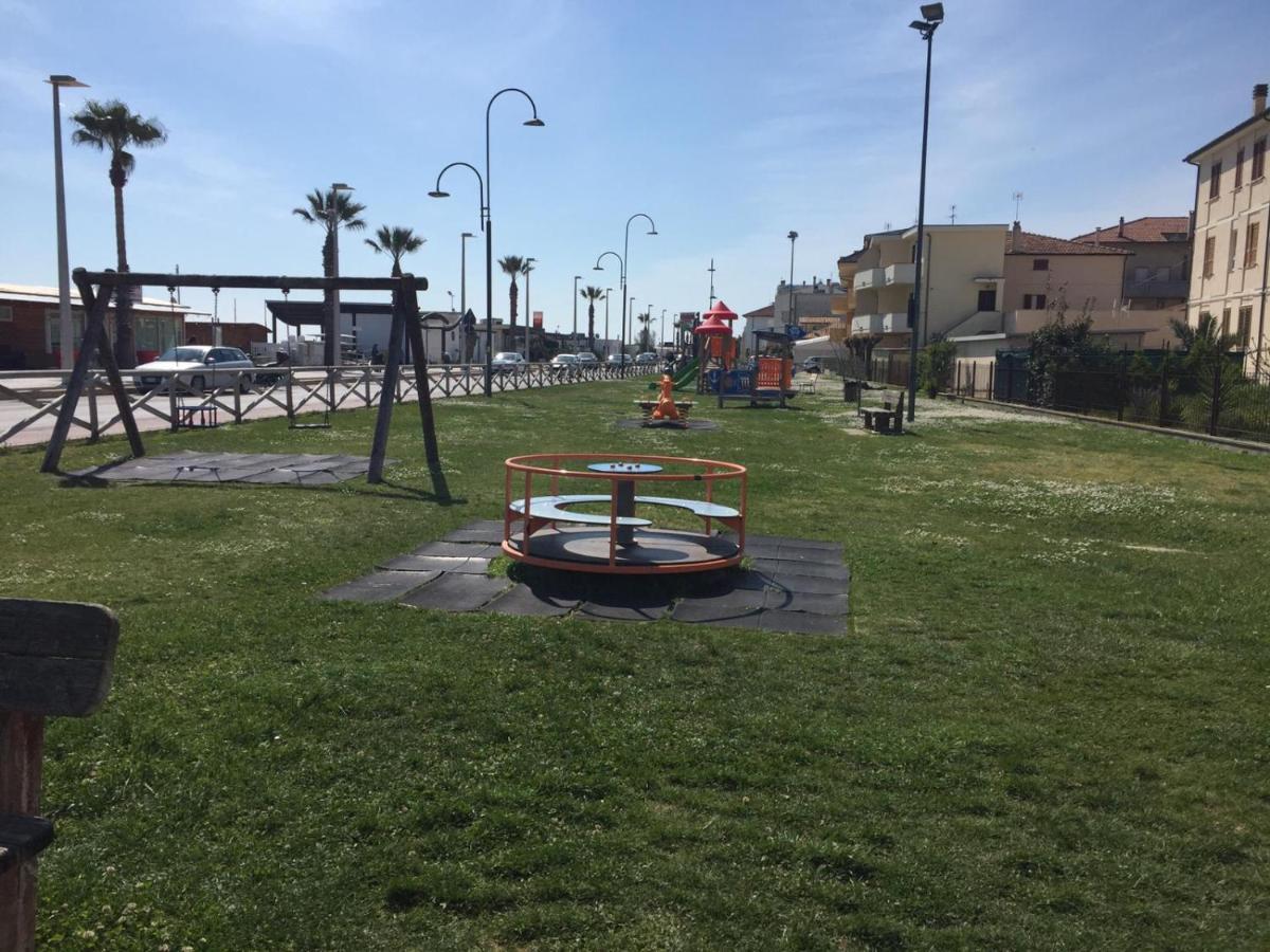 Pousada Copacabana Praia - Affittacamere - Casa Vacanza A Porto SantʼElpidio Eksteriør billede